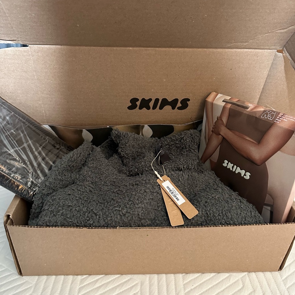 SKIMS BUNDLE!! NWT. Size 2x/3x